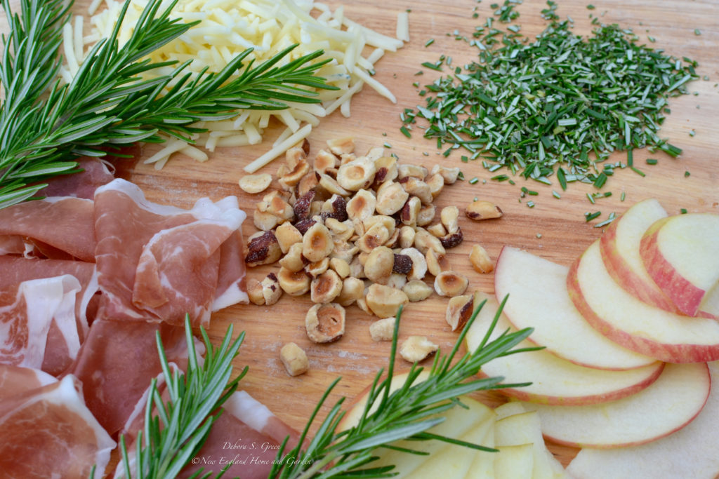 Pizza With Prosciutto, Apple and Rosemary